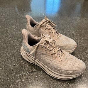 Hoka Clifton 9